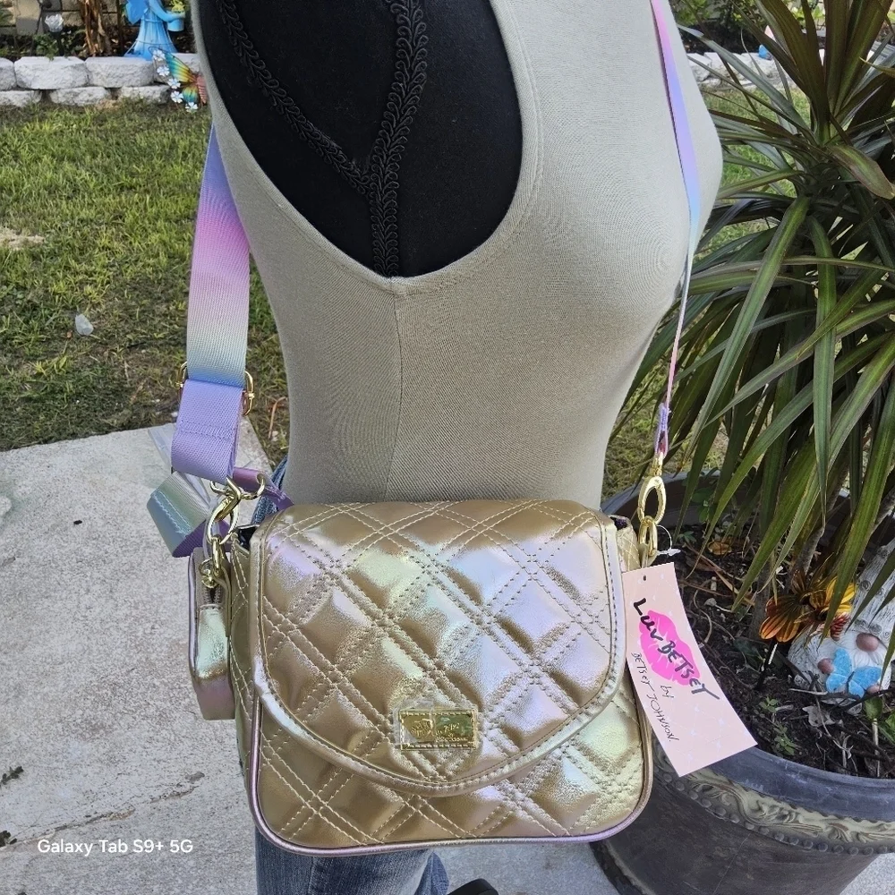 BESTEY JOHNSON GOLD PASTEL QUILTED LUV BETSEY CROSSBODY w/MATCHING POUCH
